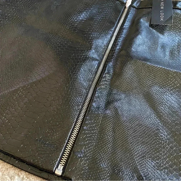 New Look NWT Faux Leather Mini Skirt Black Croc Embossed Full Zipper: 10 - Picture 2 of 8